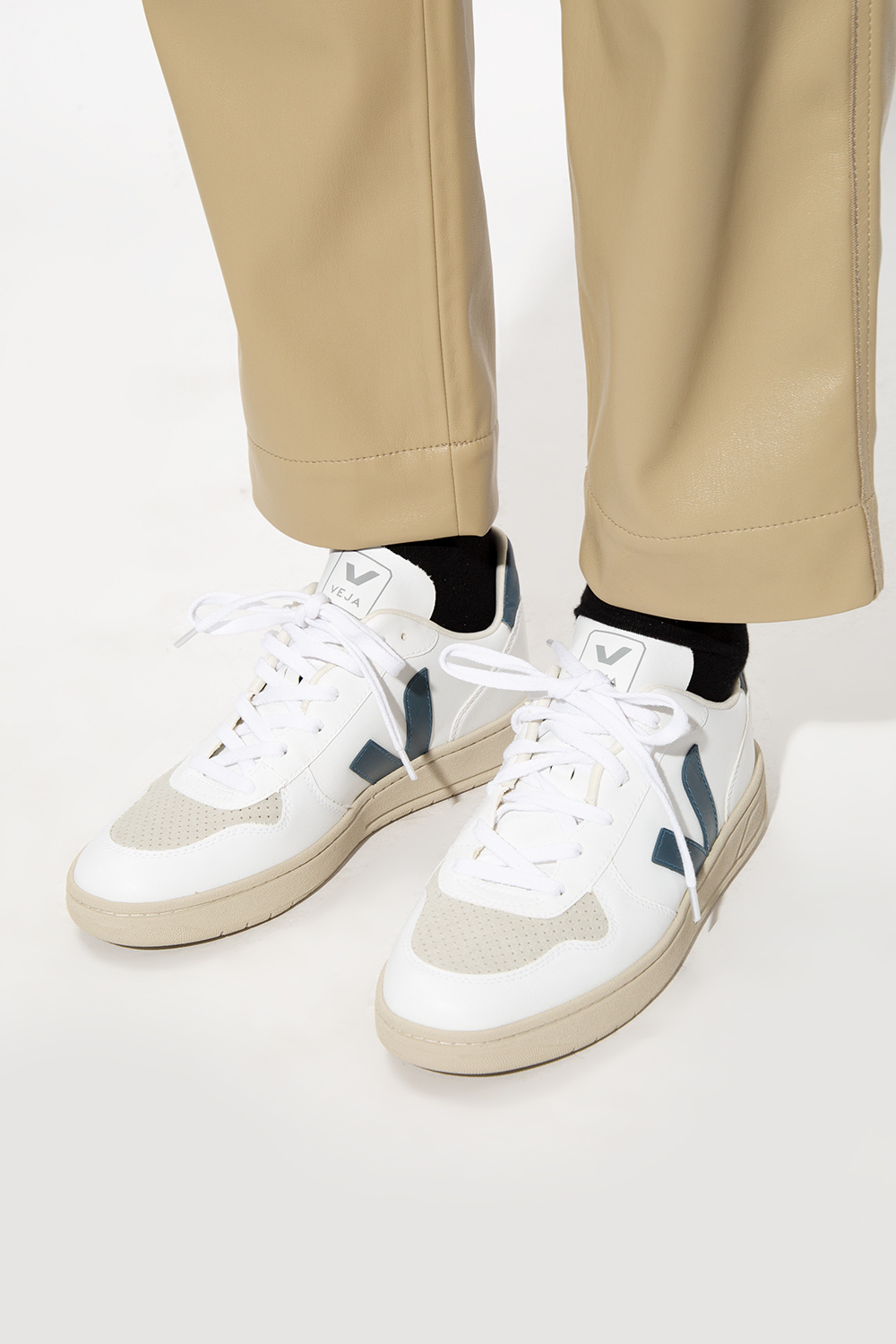 Veja v12 clearance blanc